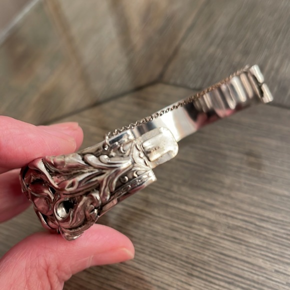 Antique Victorian Silver Plate Flower Repousse Bracelet Hinged Bangle - Picture 10 of 16